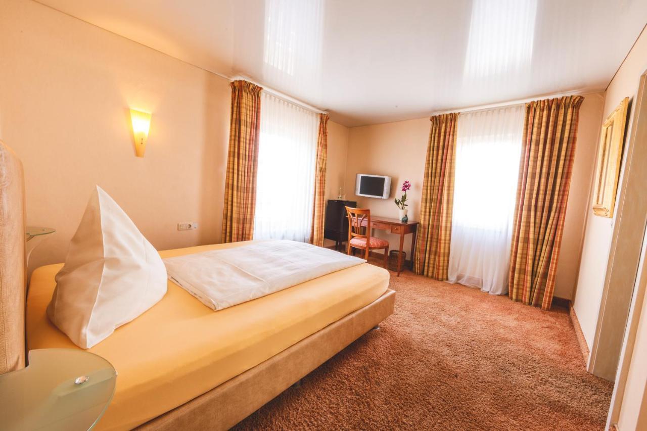 Hotel Löwen Eggenstein-Leopoldshafen Exteriör bild